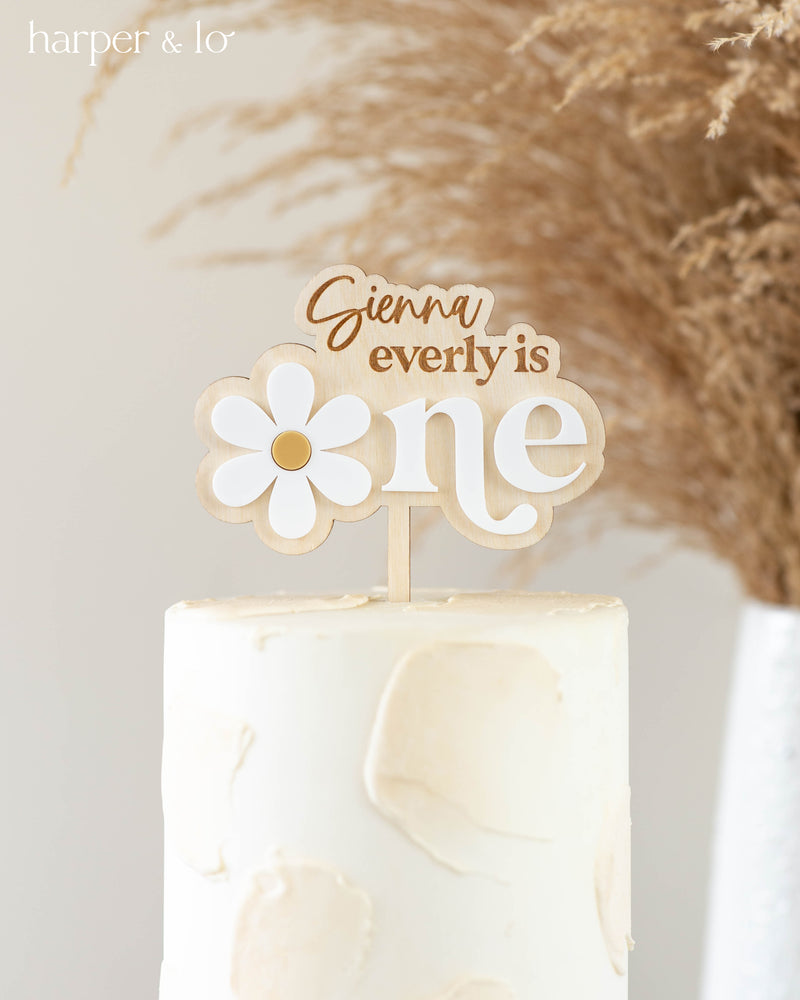 Cake Topper | Custom Name | Daisy